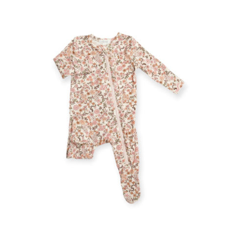 Angel Dear blómanáttgalli með pífum (Vintage Calico/ Pin